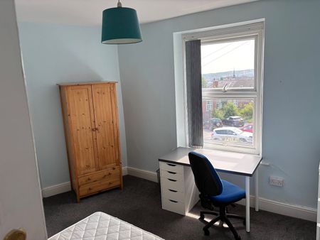 4 Bed Terraced House, Barber Place, S10 - Photo 4