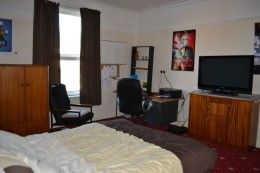 11 Bedrooms - Student House - Bradford - Photo 5