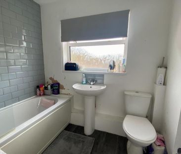 3 bedroom end of terrace house to rent - Photo 5