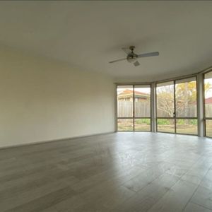 GREAT FAMILIY HOME IN THE HEART OF CALAMVALE, STRETTON STATE COLLEGE CATCHMENT - Photo 2