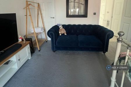 2 bedroom penthouse to rent - Photo 2