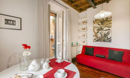 A Charming Penthouse with a Balcony in the Heart of Rome. In Residence with consierge, A/C , WIFI.Rif. #1946 - Photo 4