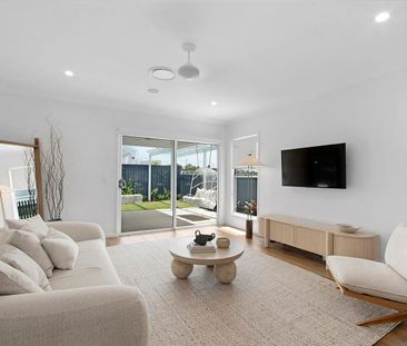Contemporary Family Living in with ducted Ac and several living rooms - Photo 4