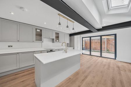 5 bedroom terraced house to rent - Photo 3