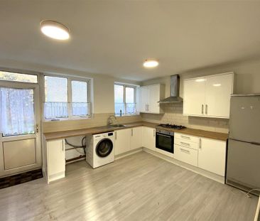 3 bedroom end of terrace house to rent - Photo 5