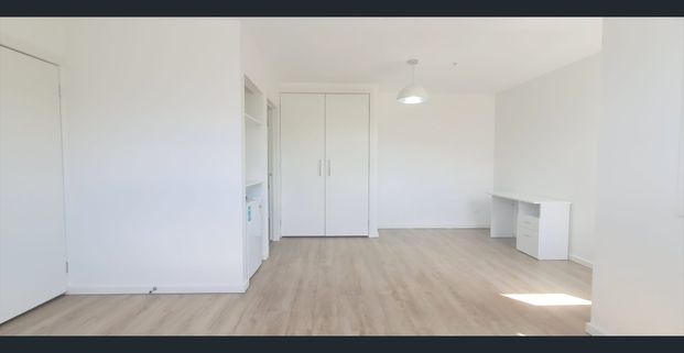 Single room in rooming house - Prime location! - Photo 1