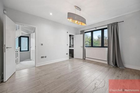 5 bedroom semi-detached house to rent - Photo 4