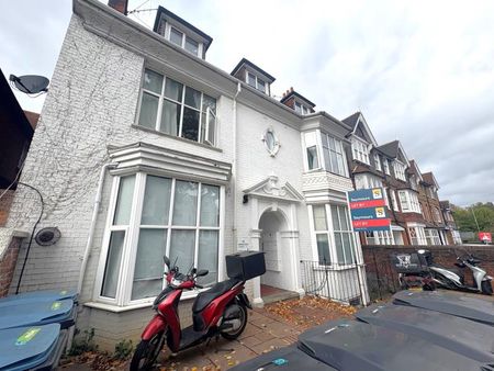 11 London Road, Guildford - 1 bedroomProperty for lettings - Seymours - Photo 2