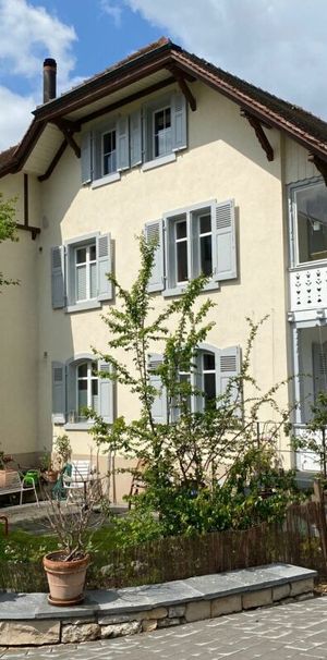 Stilvolle, kernsanierte 3.5-Zimmerwohnung im EG einer charmanten Villa an ruhiger Lage - Photo 1