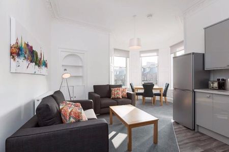 3 bedroom flat to rent - Photo 4