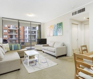 Bright, Quiet and Spacious One Bedroom Apartment - Photo 4