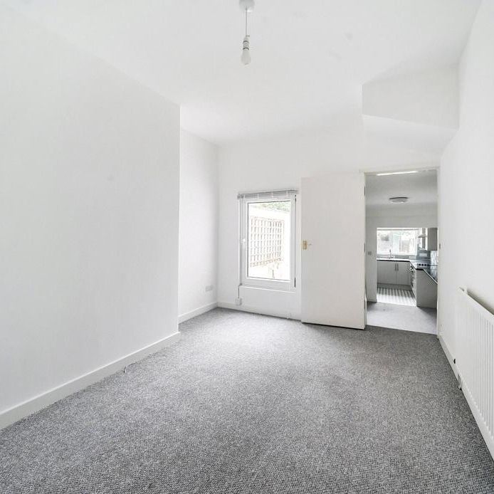 4 bedroom terraced house to rent - Photo 1