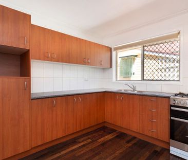 RENOVATED, CONVENIENT AND JUST 3KM FROM BRISBANE CBD! - Photo 3