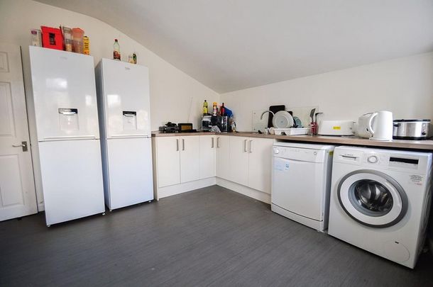 1 bedroom in a house share to rent - Photo 1