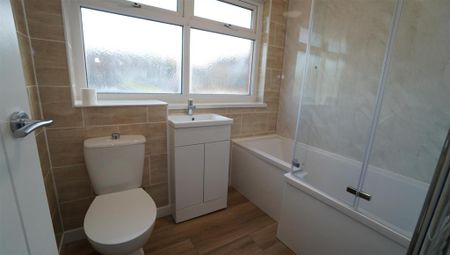 3 bedroom semi-detached house to rent - Photo 5