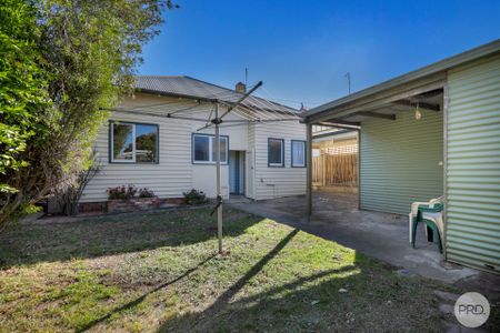 IMMACULATE 3 BEDROOM CALIFORNIA BUNGALOW HOME IN THE HEART OF BALLARAT CBD.... - Photo 4