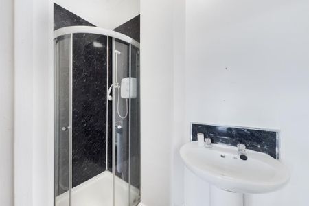 1 bedroom in a house share to rent - Photo 5