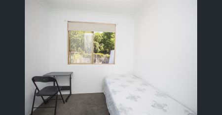 "Charming Brookdale Retreat: Spacious House for Rent in a Prime Location!" - Photo 2