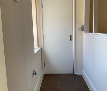 Private First Floor One Bedroom Flat for Rent in a - Photo 4