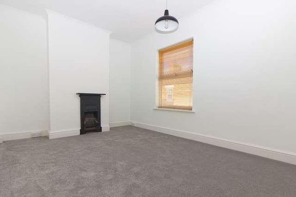 Just Refurbished! A Spacious Victorian Terraced Home With Large Double Bedrooms In New Bradwell, MK13 - Photo 1