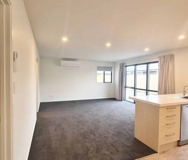 ROLLESTON - 3 BEDROOMS, 2 LIVING, 2 BATHROOMS, HEATPUMP, DOUBLE GARAGE - Photo 4