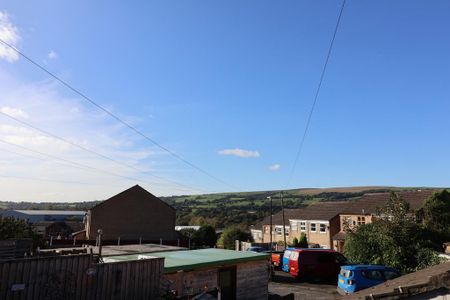 2 bedroom terraced house to rent - Photo 2