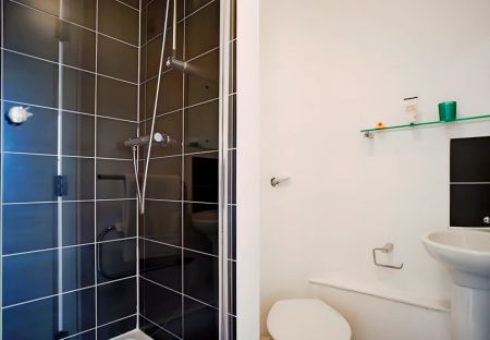 Twin Ensuite – Single Occupancy - Photo 5