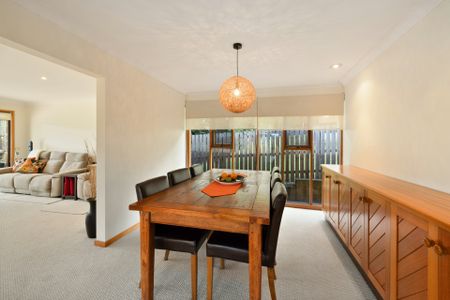 Spacious Family Oasis with Pool � Moments to Mona Vale Village - 6 month lease - Photo 4