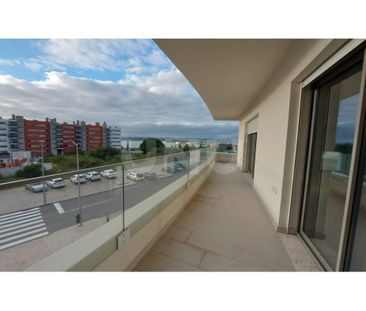 3 room luxury Flat for rent in Seixal, Distrito de Setúbal - Photo 3