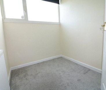 4 bedroom detached house to rent - Photo 4