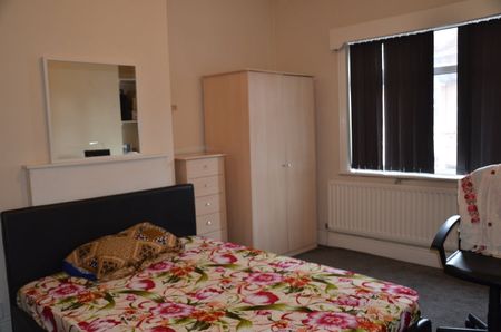 5 Bed Semi-Detached House, Marlborough Road, CV2 - Photo 4