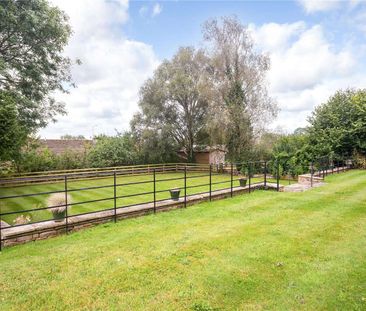 Handsome Farmhouse in the Quaint Village of Maugersbury. - Photo 2