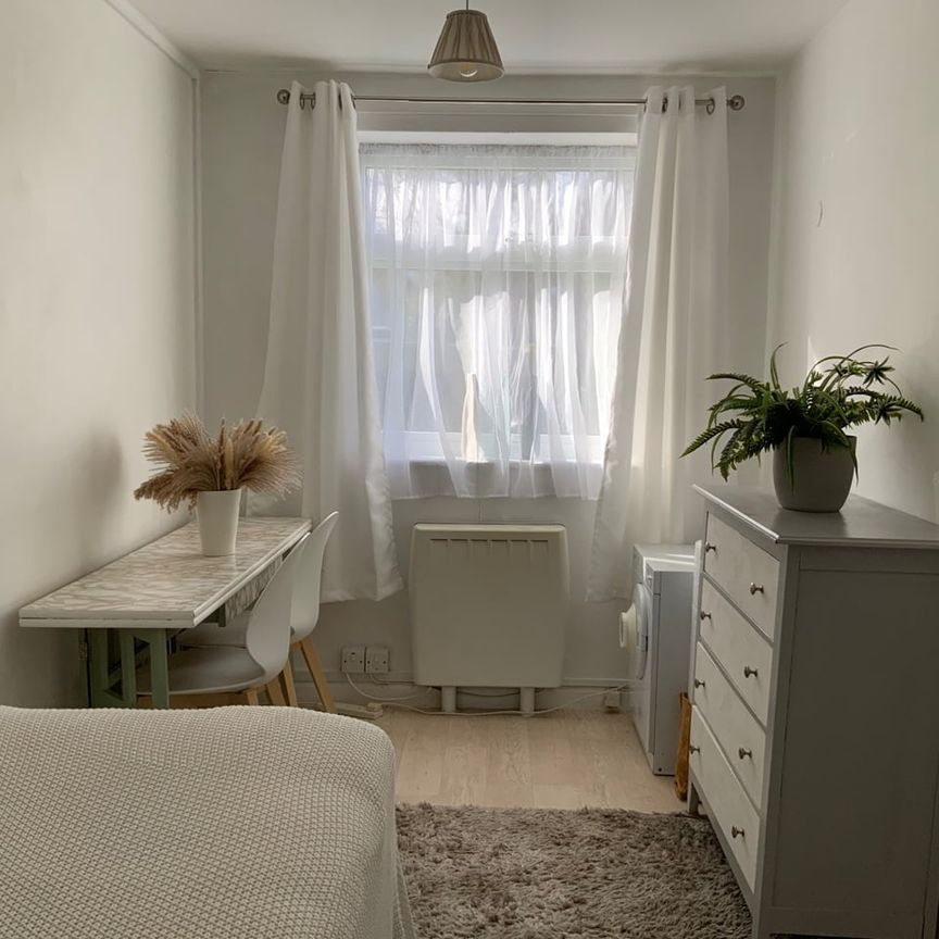 2 Bed Flat, Sinclair Court, B13 - Photo 1