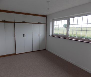 3 bedroom semi-detached house to rent - Photo 4