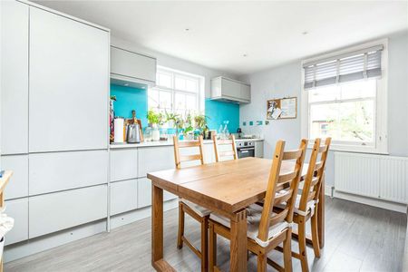 An immaculate two bedroom flat in the heart of Wimbledon Village. - Photo 5