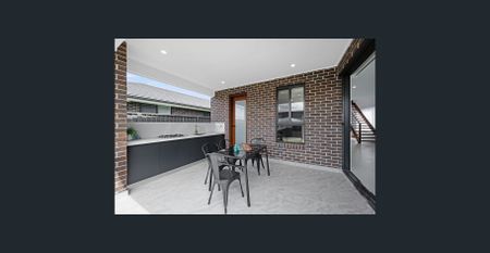 Luxury Family Entertainer in the Heart of Leppington - Photo 5