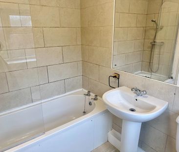 3 bedroom end of terrace house to rent - Photo 2