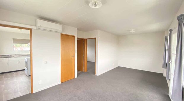 Tidy Upstairs One Bedroom in Hamilton East - Close to Uni - Photo 1