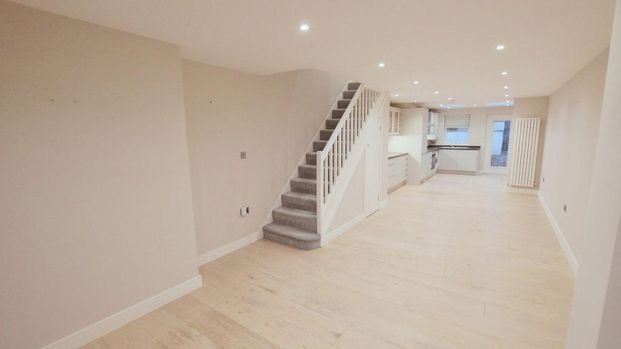 2 bedroom terraced house to rent - Photo 1