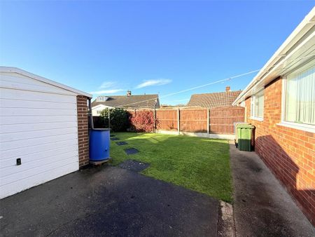 2 bedroom bungalow to rent - Photo 2