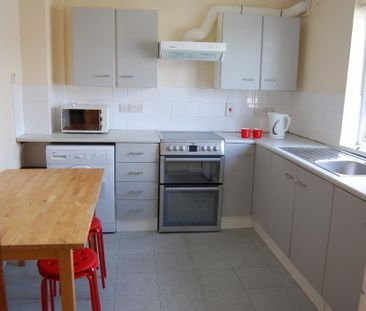 29d Inishowen Drive, Belfast, BT10 0EU - Photo 1