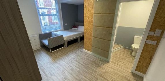 1 bedroom in a house share to rent - Photo 2