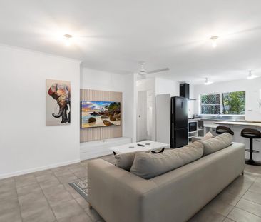 Fully Furnished Duplex with WIFI - 8 minutes to CBD - Photo 1