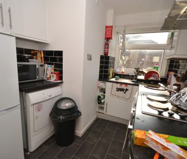 3 bed Flat for Rent - Photo 5