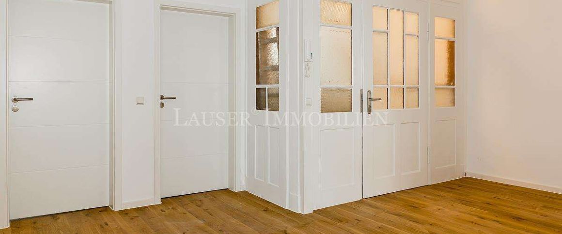 Attraktive Drei-Zimmer-Altbauwohnung mit Balkon in kernsaniertem Haus - Photo 1