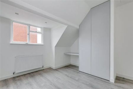 2 bedroom flat in Hampstead - Photo 4