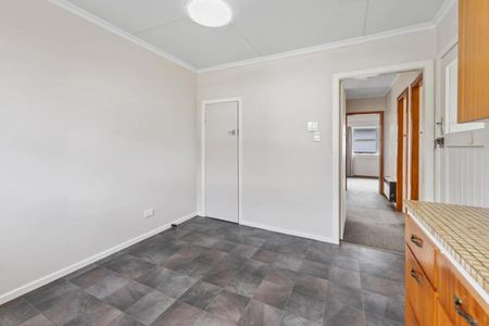 Sunny 2-Bedroom Home in Handy Location - Photo 2