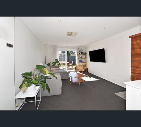 35 Kenny St, Westmeadows, Vic 3049 - Photo 2