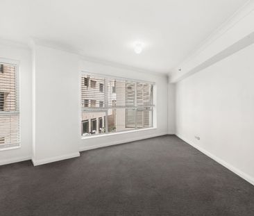 ENJOY ABSOLUTE CONVENIENCE WITH CIRCULAR QUAY LOCATION | Unfurnished - Photo 2