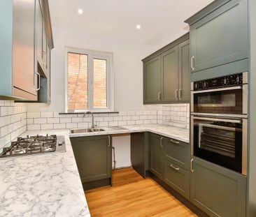 3 bedroom semi-detached house to rent - Photo 6